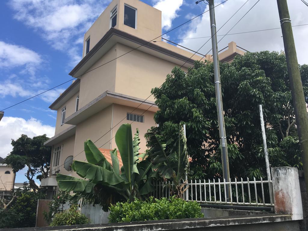 Br Court Apartments Quatre Bornes Exterior photo